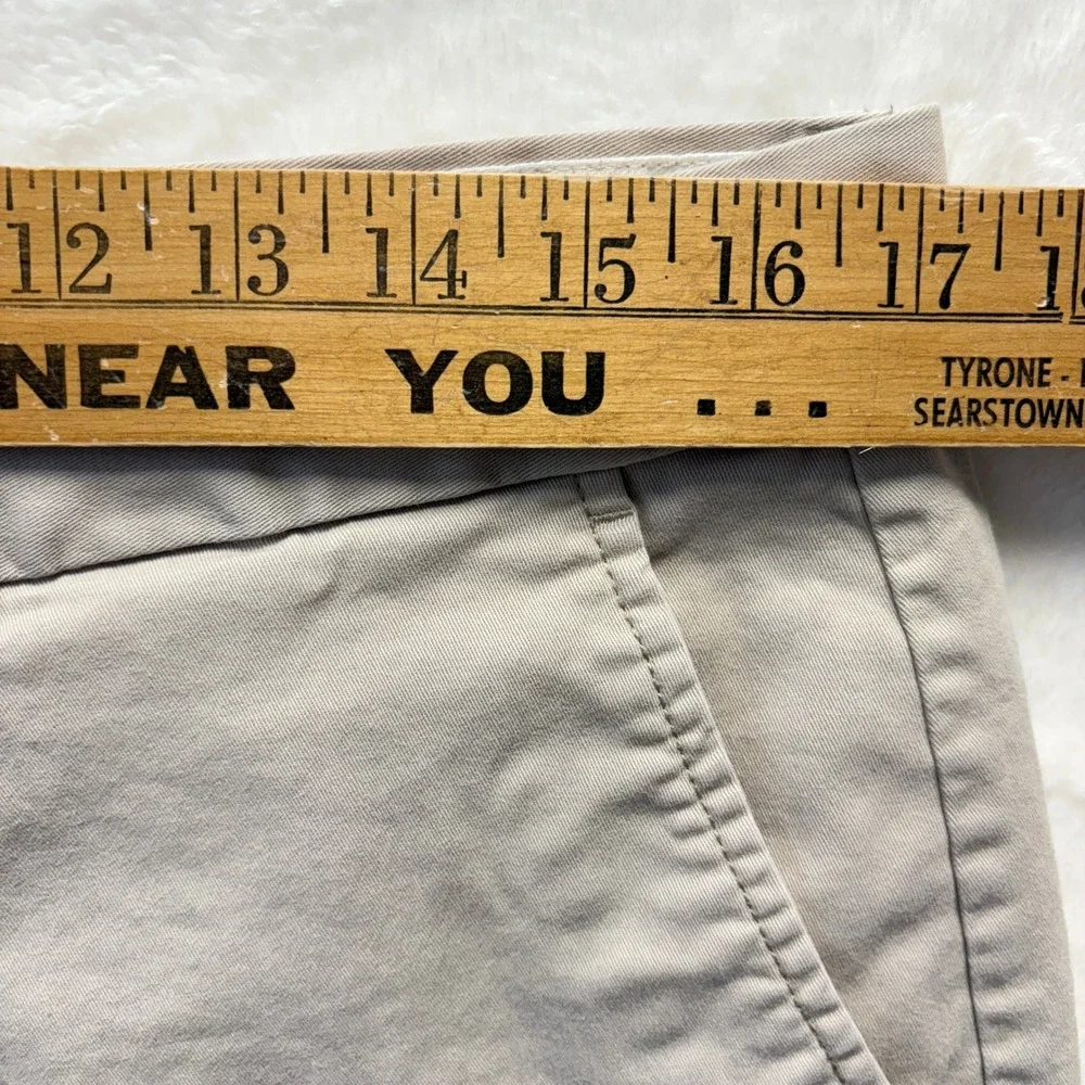 Old‎ Navy Ultimate Slim Khaki Shorts Flat Front Casual Everyday Size 34